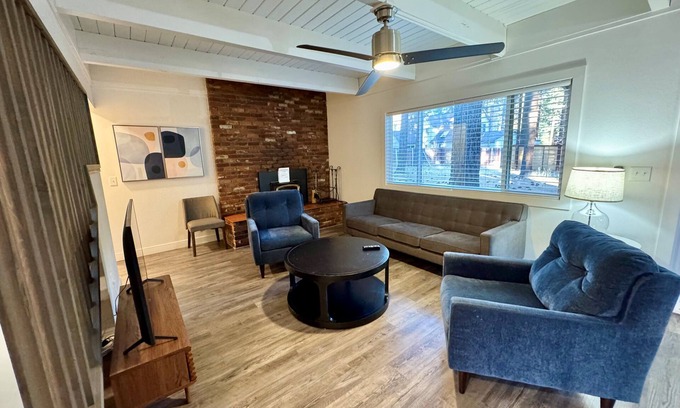 Lower Kingsbury House | 4 Bedroom close to downtown (SL195)