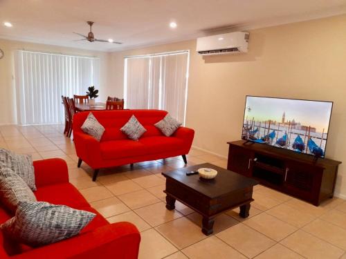 Raceview House | 4 bedroom entire house in Raceview,QLD 4305