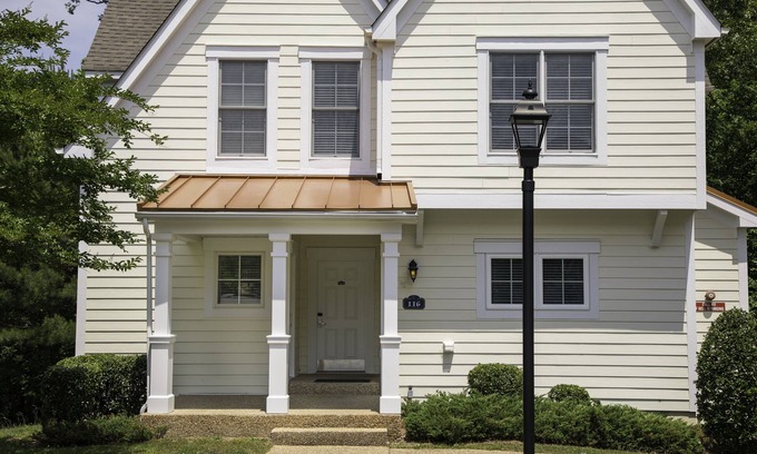 Lackey House | 4 bedroom Estate close to Busch Gardens