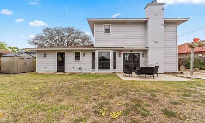 West San Antonio House | 4 Bedroom Family Oasis - 5 Mins to SeaWorld - Sleeps 12 - RiverWalk - King Suite