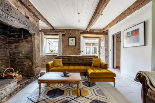 Llanfihangel Tal-y-llyn House | 4 bedroom farmhouse Brecon Beacons