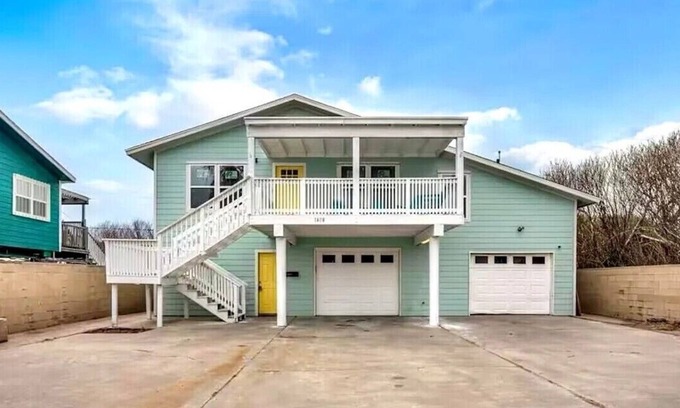 Shibui Sands House | 4-bedroom Home close to the beach in the heart of Port A.