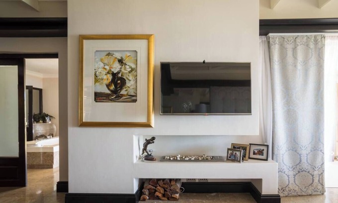 Hout Bay House | 4-bedroom house in beautiful Llandudno, CapeTown GLORIOUS VIEWS OF THE ATLANTIC