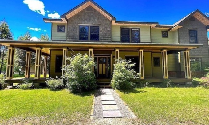 Tamarack Resort House | 4-bedroom house in Donnelly close to lake, Wi-Fi, and hot tub. Great parking!