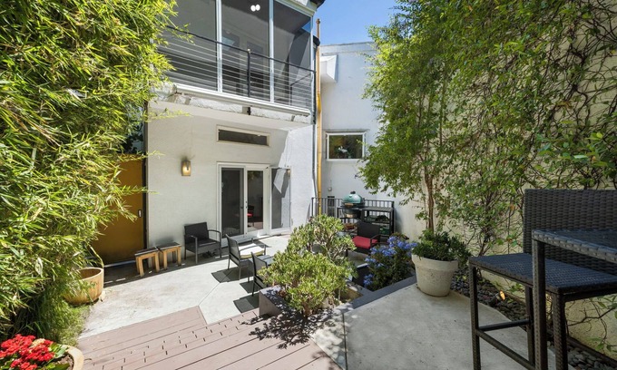 Sherman Oaks House | 4 Bedroom house in Studio City near Hollywood long term only