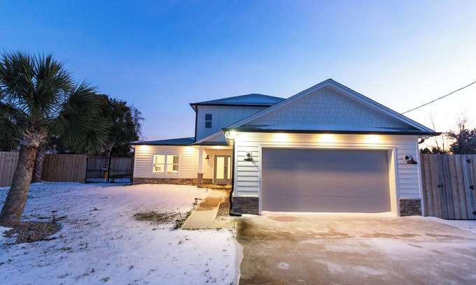 Pretty Bayou House | 4-bedroom house in fabulous Panama City with fitness room, WiFi