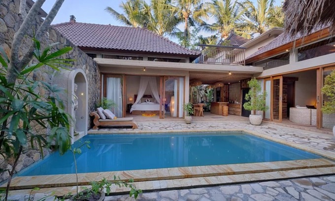 Lodtunduh Villa | 4 Bedroom Infinity Private Pool Villa inclusive breakfast for 8 Person.