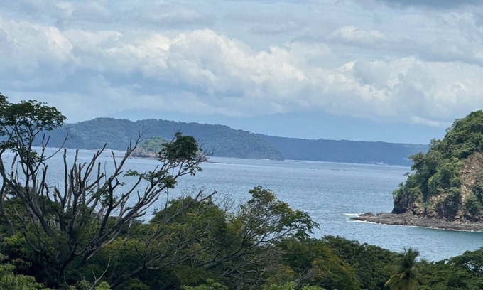 El Ocotal House | 4-bedroom ocean view house in beautiful Playa Ocotal with AC and plunge pool.