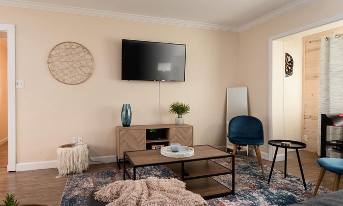 Gainesville House | 4 Bedroom Single Family home 5 mins to University!