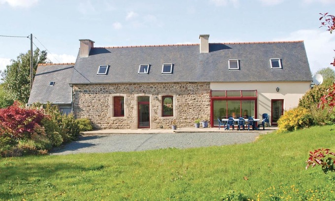 Tredarzec House | 4 bedroom stunning home in Tredarzec