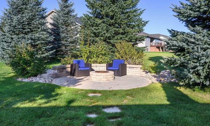 Bismarck House | 4-bedroom townhome in a quiet, upscale neighborhood with a private deck and yard