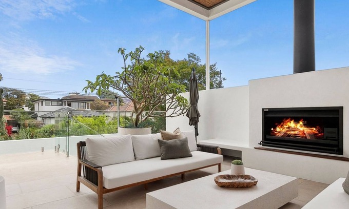 Balgowlah Heights House | 4 bedroom upper level apartment - Balgowlah awaits you!