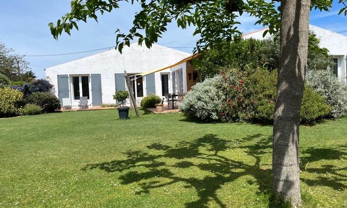 Ile d'Yeu House | 4-bedroom villa, 3* furnished tourist accommodation, on landscaped garden 100m from the beach