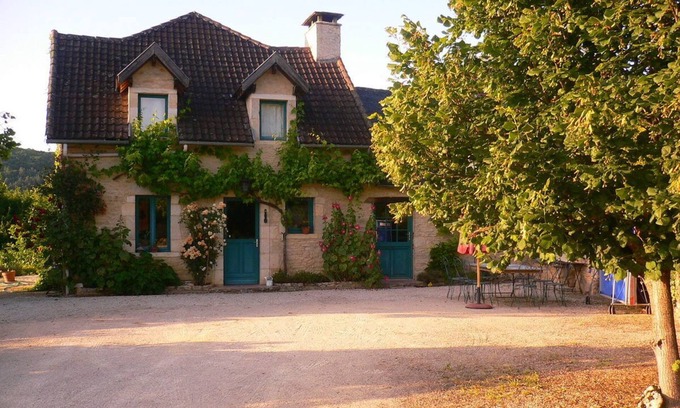 Coly House | 4 bedrooms 2 bathrooms 10 people, with pool and large garden beautifully decorated