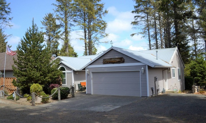 Sunset Beach House | 4 Bedrooms Near Beach in Park Like Setting Perfect for Family