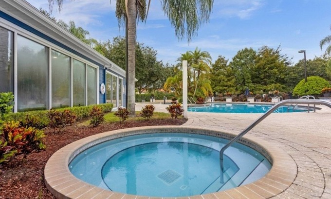 Kissimmee House | 4 Bedrooms S/Lucaya Village Townhouse by RedAwning