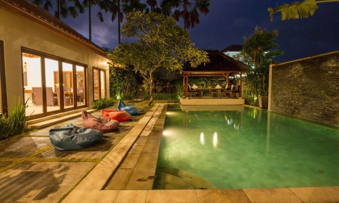 Berawa Villa | 4 Bedrooms Villa in Canggu, Walking Distant to Finn's Beach Club