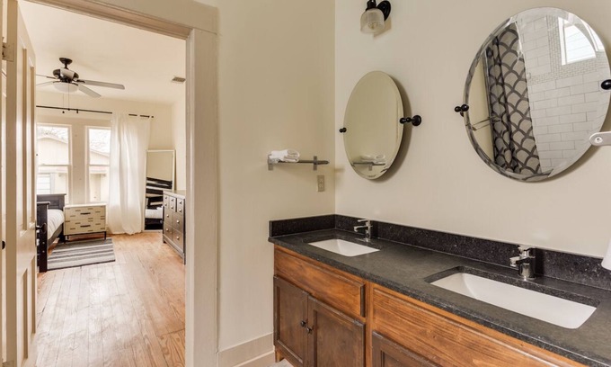 Government Hill House | πΊπΈ 4 beds w/free parking, grill, fenced yard | BAMC
