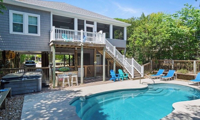 Emerald Isle House | 4 BR Cottage w/Pool, Hot Tub, Tiki Bar, 2 King Suites & Easy Beach Access