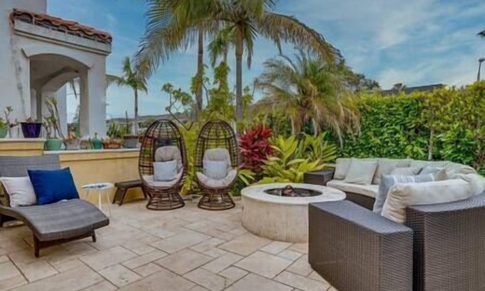 Huntington Beach House | 4 BR Luxury Beach House with Rooftop Deck & Ocean Views. Perfect Coastal Escape!