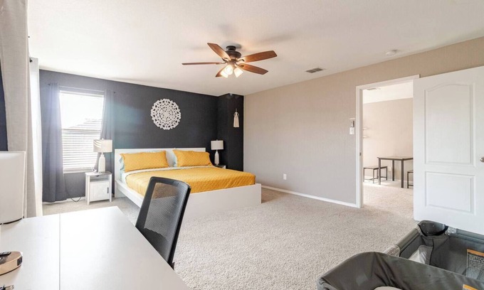 Heritage House | 4 BR Playscape - 10 min SeaWorld & Lackland AFB