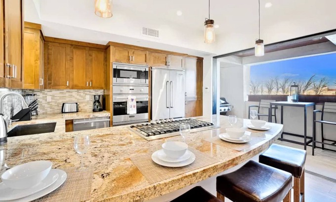 West Newport House | 4 Br Roof Deck Hot Tub Steps to Beach Dining