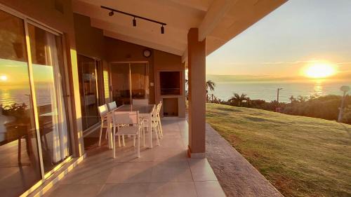 Shaka's Rock Apartment | 4 Chaka's Rocks Chalets - The Beach Cottage