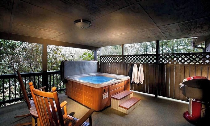 Asheville House | 4-Cottage Group Retreat- Hottub | FirePit | Grills