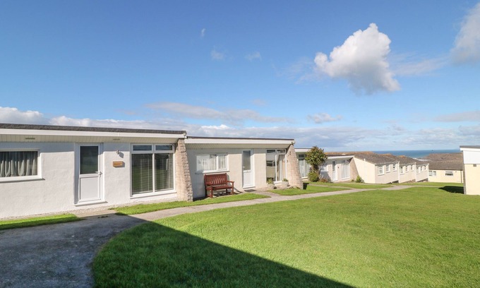 Widemouth Bay Cottage | 4 DRECKLY, pet friendly, character holiday cottage in Widemouth Bay