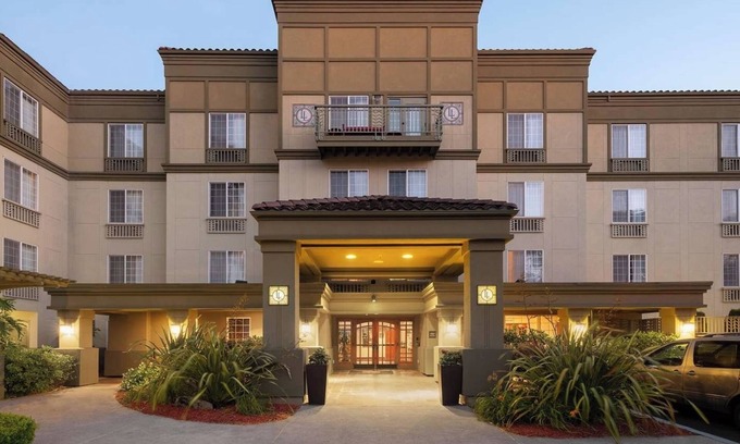 Snail Hotel | 4 Executive Suites | 1 Bed Each | Near Dining & Shopping