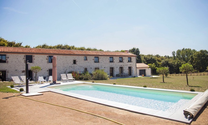 Mortagne-sur-Sevre House | 4* gîte 15 minutes from Puy du Fou with heated swimming pool