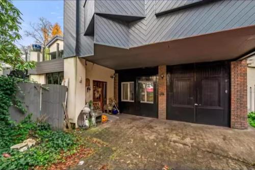 Bolton Apartment | 4 Guests - Bbq - Parking - Garden