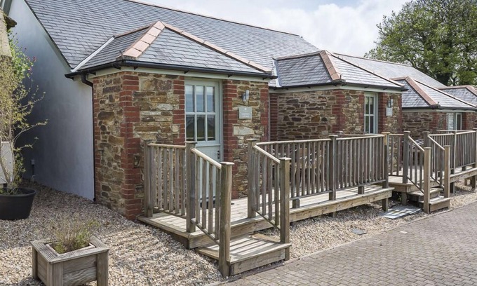 Bugford Cottage | 4 KEEPER'S COTTAGE, HILLFIELD VILLAGE, family friendly in Dartmouth