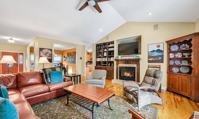 Weaverville Apartment | 4 King Bedroom Private Mountain Home Leaf Lookers