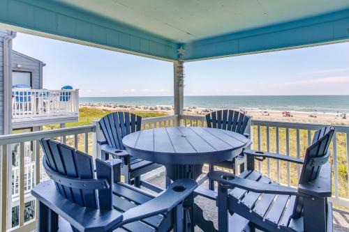 Ocean Drive Apartment | 4 Mi to Barefoot Landing Retreat with Pool Access!