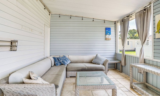 North Sarasota House | 4 Mi to Dtwn Sarasota! Family Home w/Pool Access