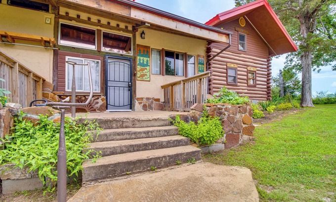 Calico Rock Cabin | 4 Mi to Historic District: Calico Rock Cabin!