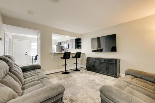 Humble House | 4 Mi to IAH Suburban Houston Townhome