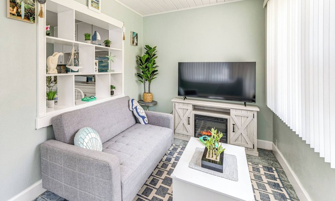 St. Pete Beach Apartment | 4 Mi to John's Pass: Cozy St Pete Beach Apt!
