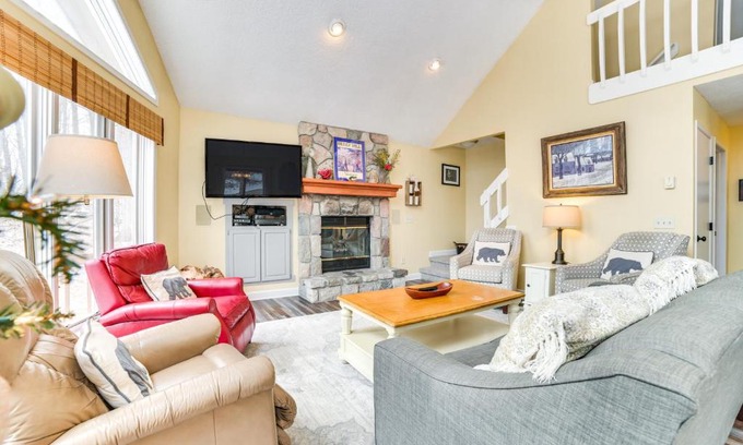 Bellaire House | 4 Mi to Lake Bellaire Home with Deck and Pool Access!