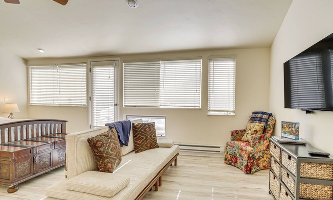 Vail Apartment | 4 Mi to Vail Ski Resort: Cozy Getaway w/Deck!
