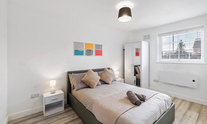Tea Green Apartment | 4 Min to LTN | Modern Stylish | WiFi | FreeParking