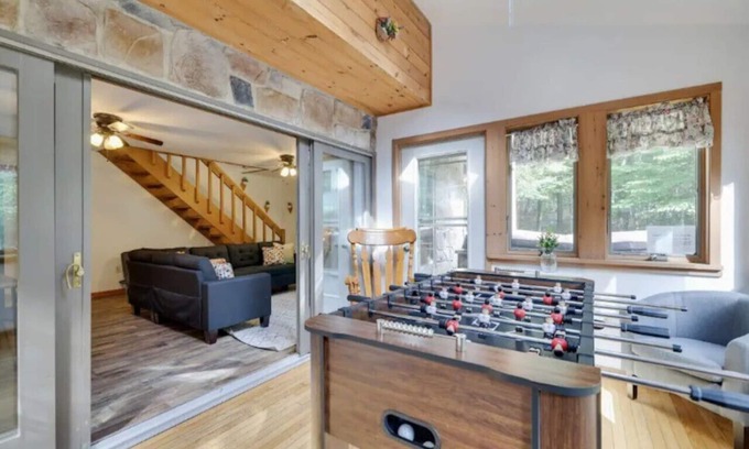Tunkhannock Township House | 4 min to Pocono Raceway: 4 Acres, Firepit, Jacuzzi