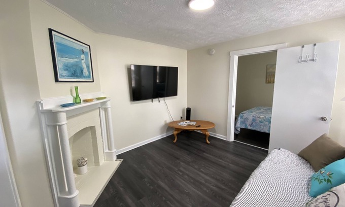 Old Orchard Beach Apartment | 4 min walk to the beach. Large 1BD Pets Ok