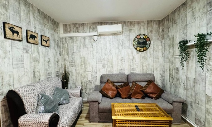 Sant Adria de Besos House | 4 mint to beach and 20 mint to las Ramblas plaza catalunya Barcelona