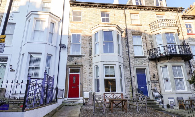 West Cliff Cottage | 4 NORMANBY TERRACE, pet friendly, character holiday cottage in Whitby