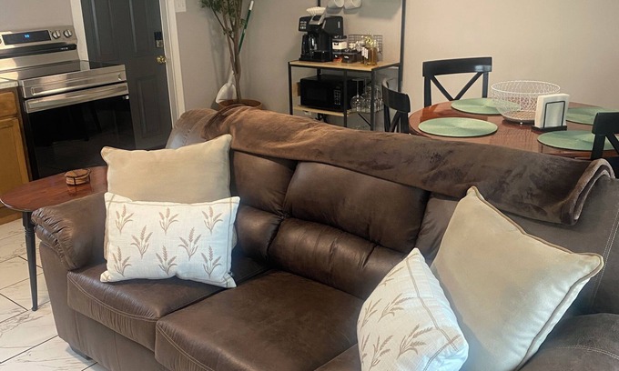 Grand Island Apartment | 4 person Suite in Beautiful Grand Island, NY! 4 miles from Niagara Falls!