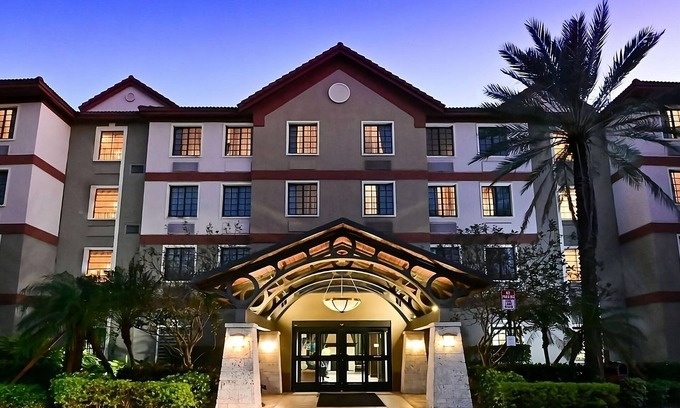 Plantation Resort | 4 Pet-friendly Accommodations Near Plantation Preserve Golf Course! W/Pool!