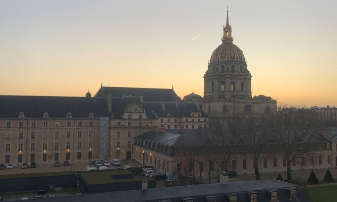 7th Arrondissement Apartment | 4 Pièces Dernier Étage vue sur les Invalides - 3 Balcons - 1 Minute du Métro