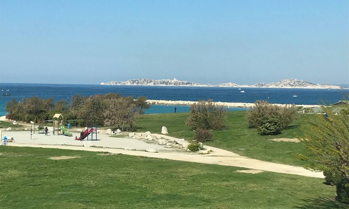 Bonneveine Apartment | 4 Rooms flat on the sea front, splendid view with sunset! Terrace.